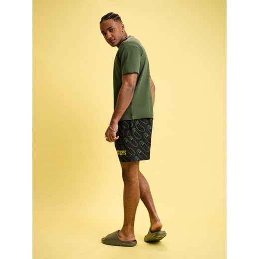 Cropp - Szorty kąpielowe z motywem ogórka Rick i Morty - czarny Cropp L Cropp