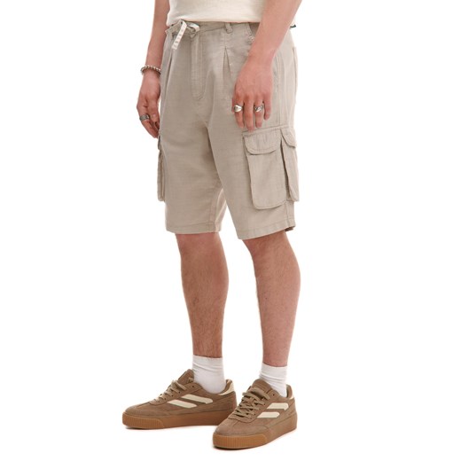 Cropp - Beżowe szorty z kieszeniami cargo - beżowy Cropp 38 Cropp