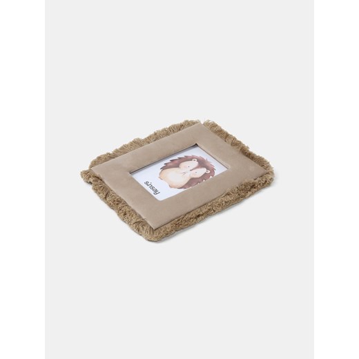 Sinsay - Ramka na zdjęcia wykończona frędzlami - beżowy Sinsay One Size Sinsay