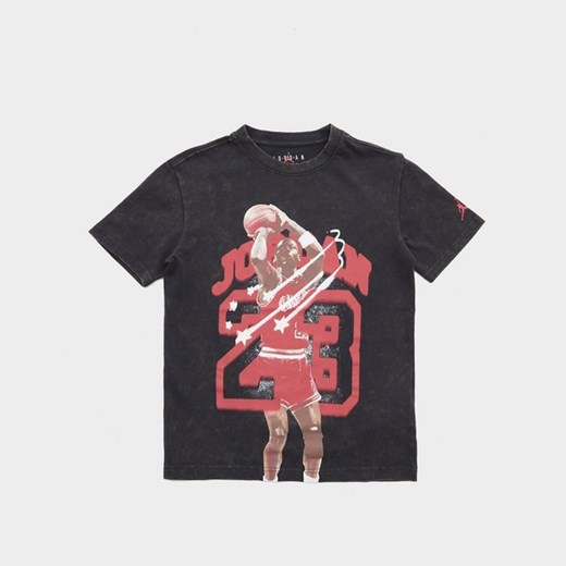 JORDAN T-SHIRT JDN JORDAN 40TH ANNIVERSARY SS ze sklepu JD Sports  w kategorii T-shirty chłopięce - zdjęcie 180454678