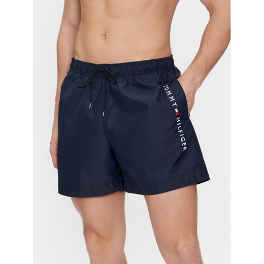 Tommy Hilfiger Szorty kąpielowe UM0UM03258 Granatowy Regular Fit ze sklepu MODIVO w kategorii Kąpielówki - zdjęcie 181045909