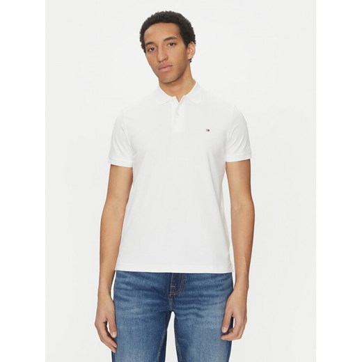 Tommy Hilfiger Polo Essential MW0MW35585 Biały Regular Fit ze sklepu MODIVO w kategorii T-shirty męskie - zdjęcie 181048466