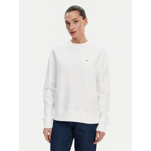 Calvin Klein Bluza K20K208092 Biały Regular Fit ze sklepu MODIVO w kategorii Bluzy damskie - zdjęcie 181052718