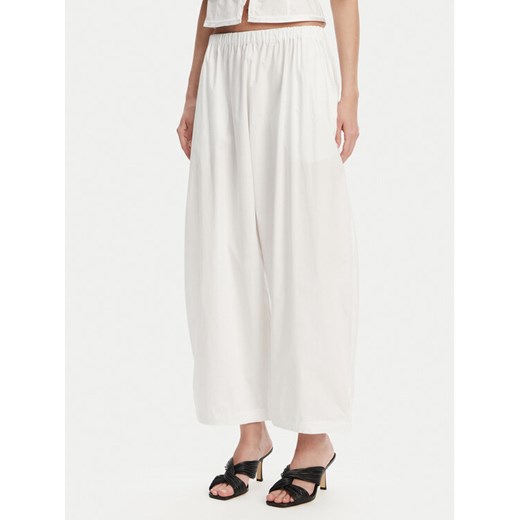 PINKO Spodnie materiałowe 105210 A2LD Biały Relaxed Fit ze sklepu MODIVO w kategorii Spodnie damskie - zdjęcie 181057469