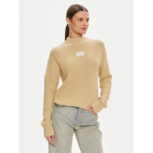 Calvin Klein Jeans Sweter J20J223609 Beżowy Loose Fit ze sklepu MODIVO w kategorii Swetry damskie - zdjęcie 181105978