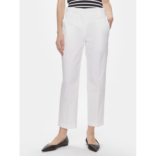 Tommy Hilfiger Chinosy WW0WW40504 Biały Straight Fit ze sklepu MODIVO w kategorii Spodnie damskie - zdjęcie 181109188