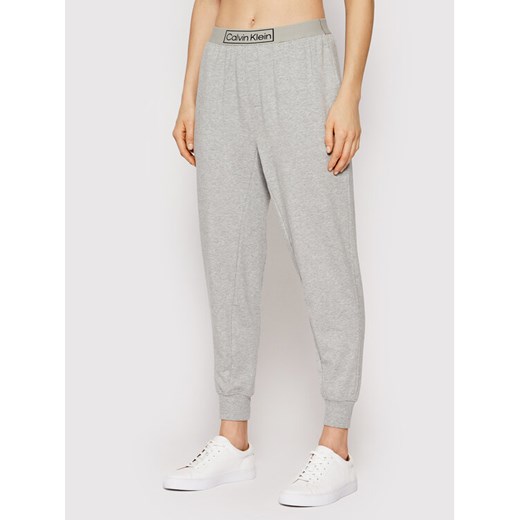 Calvin Klein Underwear Spodnie piżamowe 000QS6802E Szary Regular Fit ze sklepu MODIVO w kategorii Piżamy damskie - zdjęcie 181121298