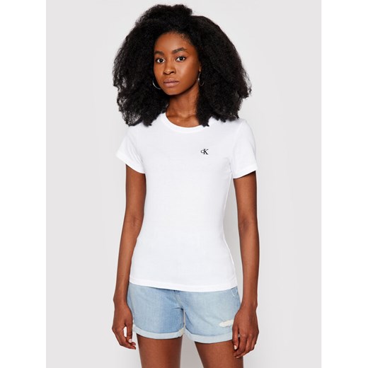 Calvin Klein Jeans T-Shirt J20J212883 Biały Slim Fit ze sklepu MODIVO w kategorii Bluzki damskie - zdjęcie 181134166