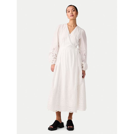 YAS Sukienka codzienna Luma 26032685 Biały Regular Fit ze sklepu MODIVO w kategorii Sukienki - zdjęcie 181138977