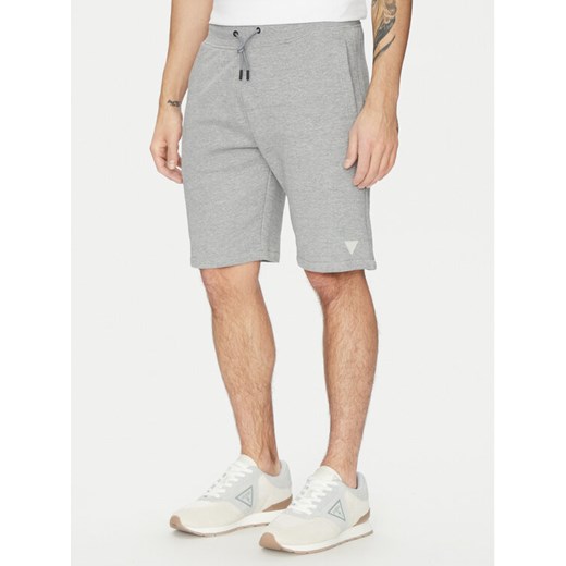 Guess Szorty sportowe Z2YD04 KAIJ1 Szary Regular Fit ze sklepu MODIVO w kategorii Spodenki męskie - zdjęcie 181153369