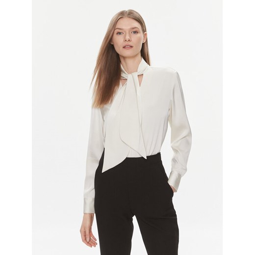 Calvin Klein Bluzka K20K206890 Écru Regular Fit ze sklepu MODIVO w kategorii Bluzki damskie - zdjęcie 181156896
