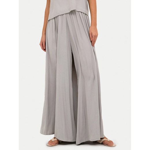 Kaffe Spodnie palazzo Allie 10508761 Szary Relaxed Fit ze sklepu MODIVO w kategorii Spodnie damskie - zdjęcie 181172896