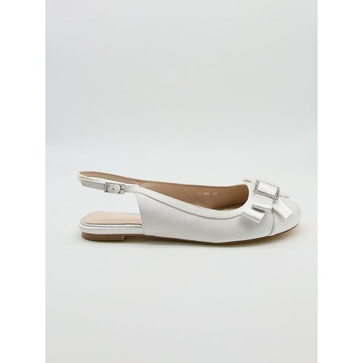 Balerinki białe Belucci bez zapięcia 