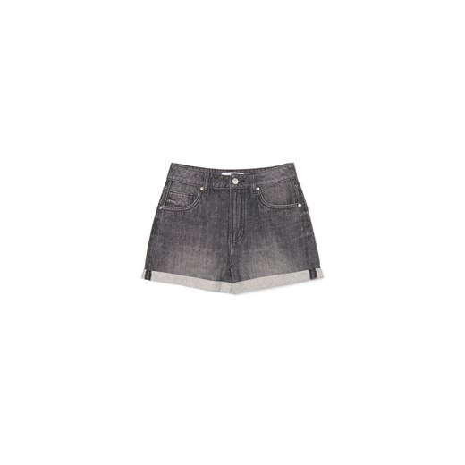 Cropp - Jeansowe szorty mom z podwiniętymi nogawkami - czarny ze sklepu Cropp w kategorii Szorty - zdjęcie 181213395