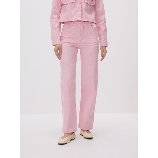 Reserved - Jeansy straight z haftem - różowy ze sklepu Reserved w kategorii Jeansy damskie - zdjęcie 181222147