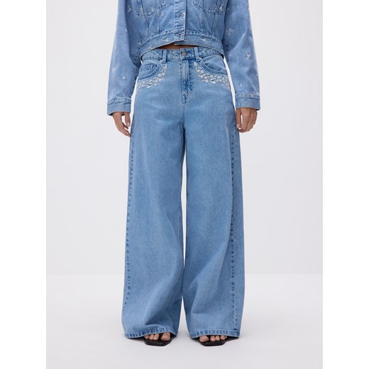 Reserved - Jeansy wide leg z haftem - niebieski ze sklepu Reserved w kategorii Jeansy damskie - zdjęcie 181223945