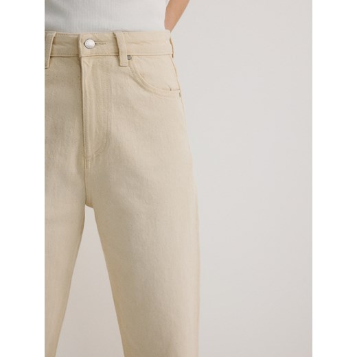 Reserved - Jeansy mom fit slim - beżowy ze sklepu Reserved w kategorii Jeansy damskie - zdjęcie 181224009