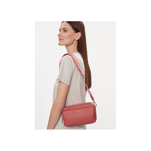 Torebka Calvin Klein Ck Must Camera Bag K60K611927 Różowy Calvin Klein 00 eobuwie.pl