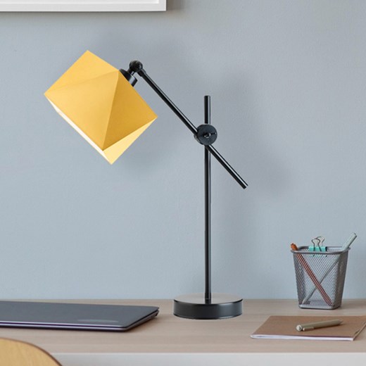 Lampa stołowa na wysięgniku BELO z musztardowym kloszem ze sklepu Lysne w kategorii Lampy stołowe - zdjęcie 181844357