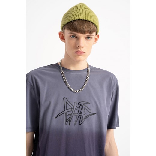 Fioletowy t-shirt z efektem ombre, kolor - fioletowy, rozmiar - 140 ze sklepu REPORTER w kategorii T-shirty chłopięce - zdjęcie 181907457