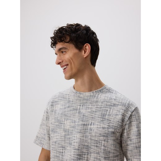 Reserved - Strukturalny t-shirt relaxed fit - szary ze sklepu Reserved w kategorii T-shirty męskie - zdjęcie 181914506