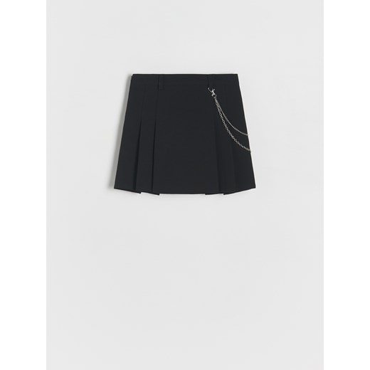Reserved - Plisowana spódnica z łańcuszkiem - czarny Reserved 122 (6-7 lat) Reserved