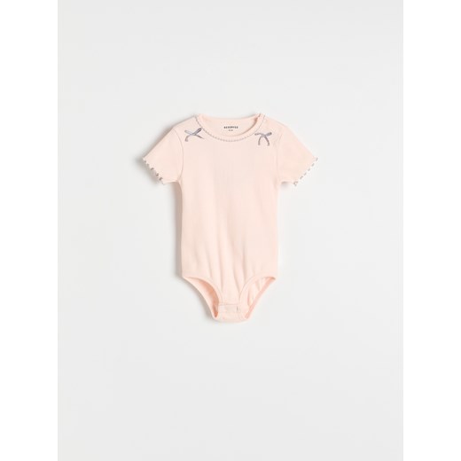 Reserved - Prążkowane body - pastelowy róż ze sklepu Reserved w kategorii Odzież dla niemowląt - zdjęcie 181915027