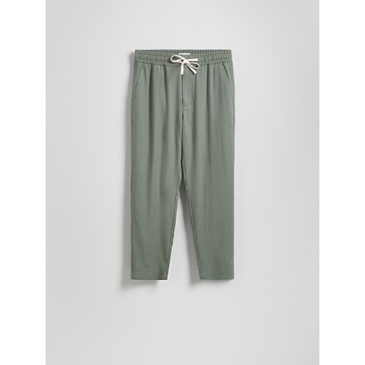 Reserved - Spodnie carrot z lyocellem - jasny zielony Reserved L Reserved