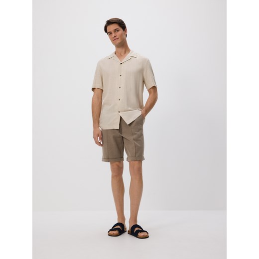 Reserved - Szorty regular fit - beżowy Reserved L Reserved