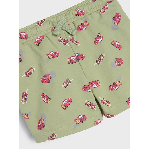 Sinsay - Szorty ze wzorem allover Cars - zielony Sinsay 86 (12-18 m) Sinsay
