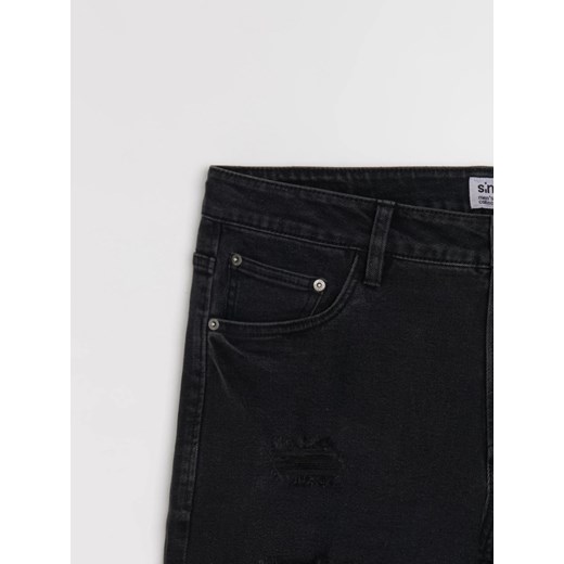 Sinsay - Szorty jeansowe z ozdobnymi rozcięciami - czarny Sinsay 36 Sinsay