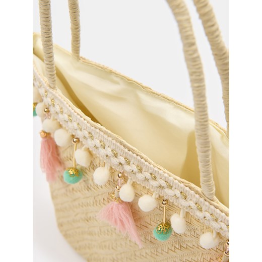 Sinsay - Torebka z ozdobnymi pomponami i chwostami - kremowy Sinsay One Size Sinsay