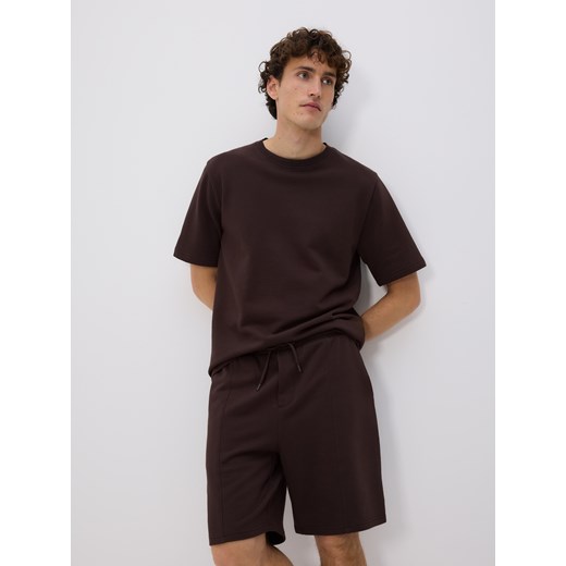 Reserved - Szorty jogger regular fit - ciemnobrązowy ze sklepu Reserved w kategorii Spodenki męskie - zdjęcie 181966515