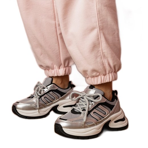 Srebrne sneakersy sportowe na stylowej podeszwie srebrny ze sklepu ButyModne.pl w kategorii Buty sportowe damskie - zdjęcie 181984779