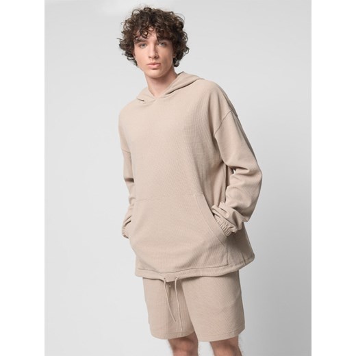 Męska bluza nierozpinana z kapturem Outhorn OTHWSS24TSWSM1635 - beżowa ze sklepu Sportstylestory.com w kategorii Bluzy męskie - zdjęcie 181994496