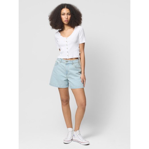 Damskie spodenki jeansowe Outhorn OTHWSS24TSHOF399 - niebieskie ze sklepu Sportstylestory.com w kategorii Szorty - zdjęcie 181999436