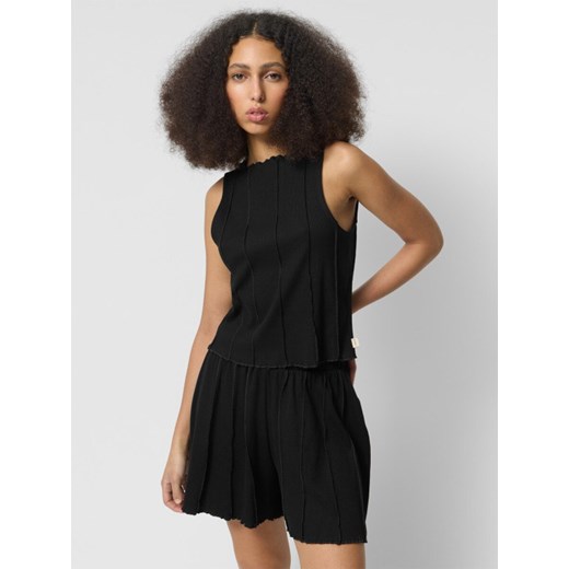 Damskie spodenki casual Outhorn OTHWSS24TSHOF386 - czarne ze sklepu Sportstylestory.com w kategorii Szorty - zdjęcie 181999476