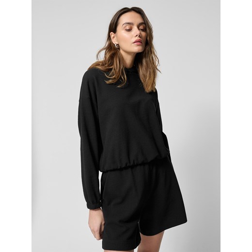 Damska bluza dresowa nierozpinana z kapturem Outhorn OTHWSS24TSWSF1631 - czarna ze sklepu Sportstylestory.com w kategorii Bluzy damskie - zdjęcie 181999545