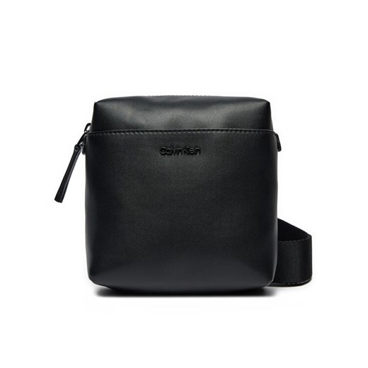Saszetka Calvin Klein Clean Essential Cube Reporter K50K512183 Czarny ze sklepu eobuwie.pl w kategorii Saszetki - zdjęcie 182026837