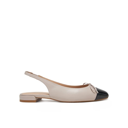 Sandały Stuart Weitzman Sleek Bow SJ075 Beżowy ze sklepu eobuwie.pl w kategorii Balerinki - zdjęcie 182035057