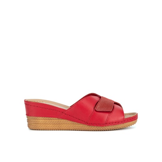 Klapki Go Soft ARC-2309-07 Czerwony ze sklepu eobuwie.pl w kategorii Klapki damskie - zdjęcie 182039596