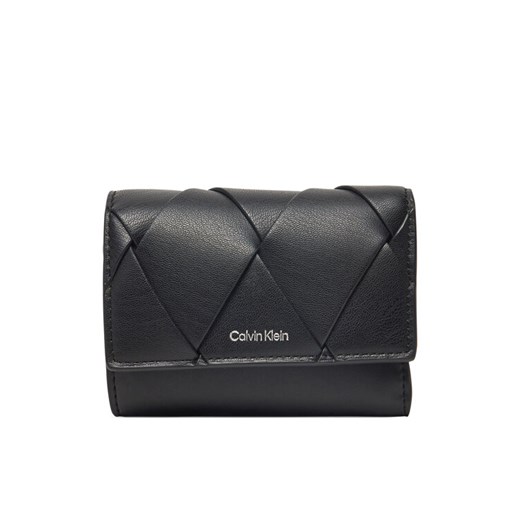 Portfel damski Calvin Klein Ck Woven Small Trifold K60K612953 Czarny ze sklepu eobuwie.pl w kategorii Portfele damskie - zdjęcie 182043209