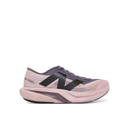 Buty do biegania New Balance FuelCell Rebel v4 WFCXCS4 Różowy ze sklepu eobuwie.pl w kategorii Buty sportowe damskie - zdjęcie 182067109
