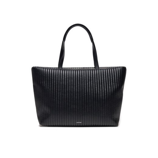Torebka Calvin Klein Mini Line Quilt Medium Shopper K60K613077 Czarny ze sklepu eobuwie.pl w kategorii Torby Shopper bag - zdjęcie 182086445