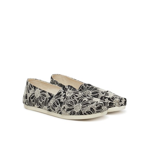 Półbuty Toms Alpargata Classic 10021888 Czarny ze sklepu eobuwie.pl w kategorii Półbuty damskie - zdjęcie 182089716
