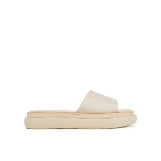 Klapki Calvin Klein Flatform Slide Jacq HW0HW02461 Écru ze sklepu eobuwie.pl w kategorii Klapki damskie - zdjęcie 182096236