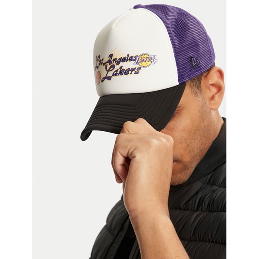 Czapka z daszkiem New Era NBA Graphic Trucker 60565435 Fioletowy ze sklepu eobuwie.pl w kategorii Czapki z daszkiem męskie - zdjęcie 182100367