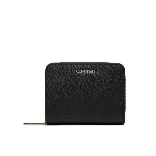 Mały Portfel Damski Calvin Klein Ck Must Md Zip Around_Caviar K60K612831 Czarny ze sklepu eobuwie.pl w kategorii Portfele damskie - zdjęcie 182109638