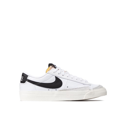 Sneakersy Nike Blazer Low '77 DC4769 102 Biały ze sklepu eobuwie.pl w kategorii Trampki damskie - zdjęcie 182109988