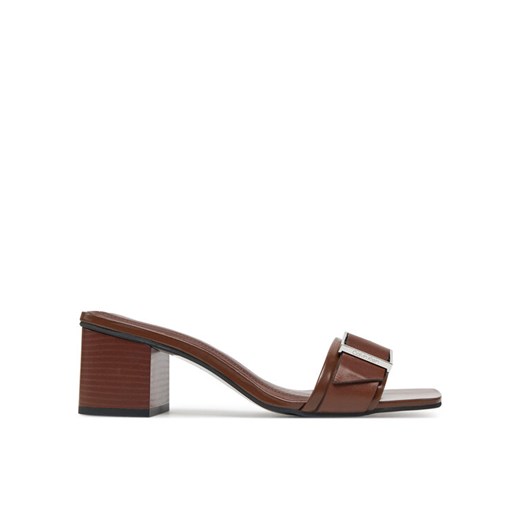 Klapki Calvin Klein Heel Mule 50 W/Buckle - Lth HW0HW02478 Brązowy ze sklepu eobuwie.pl w kategorii Klapki damskie - zdjęcie 182110086
